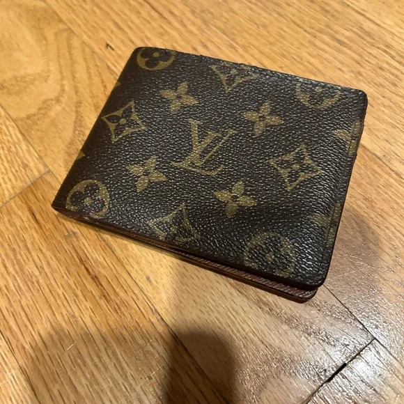 Louis Vuitton “Multiple Wallet”